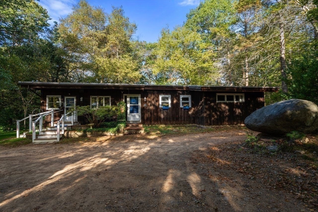 6 Highland Avenue Manchester, MA 01944 - Photo 3 of 17 a view of a chairs and tables in the patio