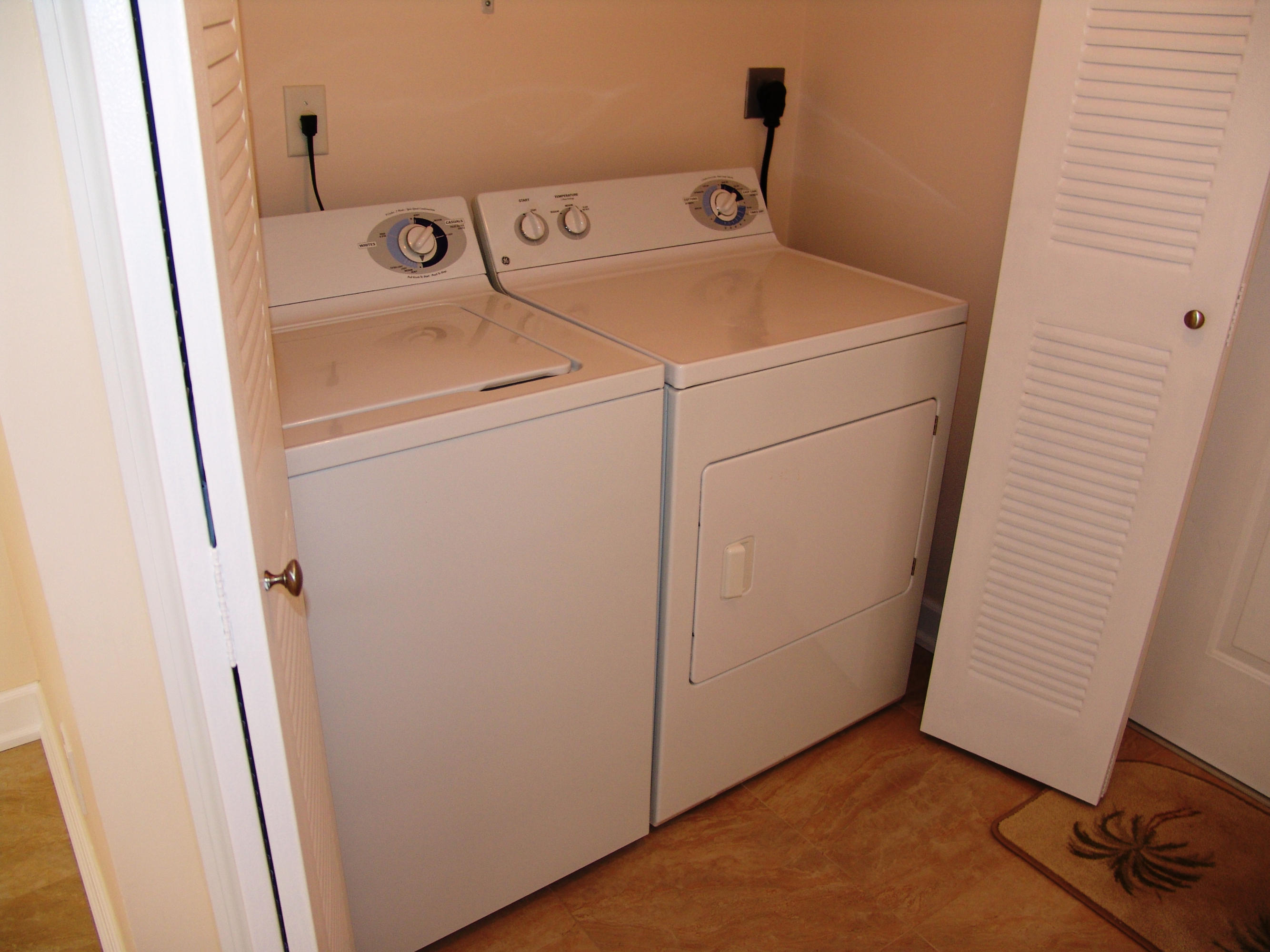 709 Villa Circle Boynton Beach, FL 33435 - Photo 19 of 43 IN UNIT LAUNDRY