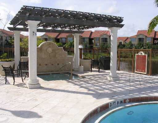 709 Villa Circle Boynton Beach, FL 33435 - Photo 3 of 43 ROMAN TUB