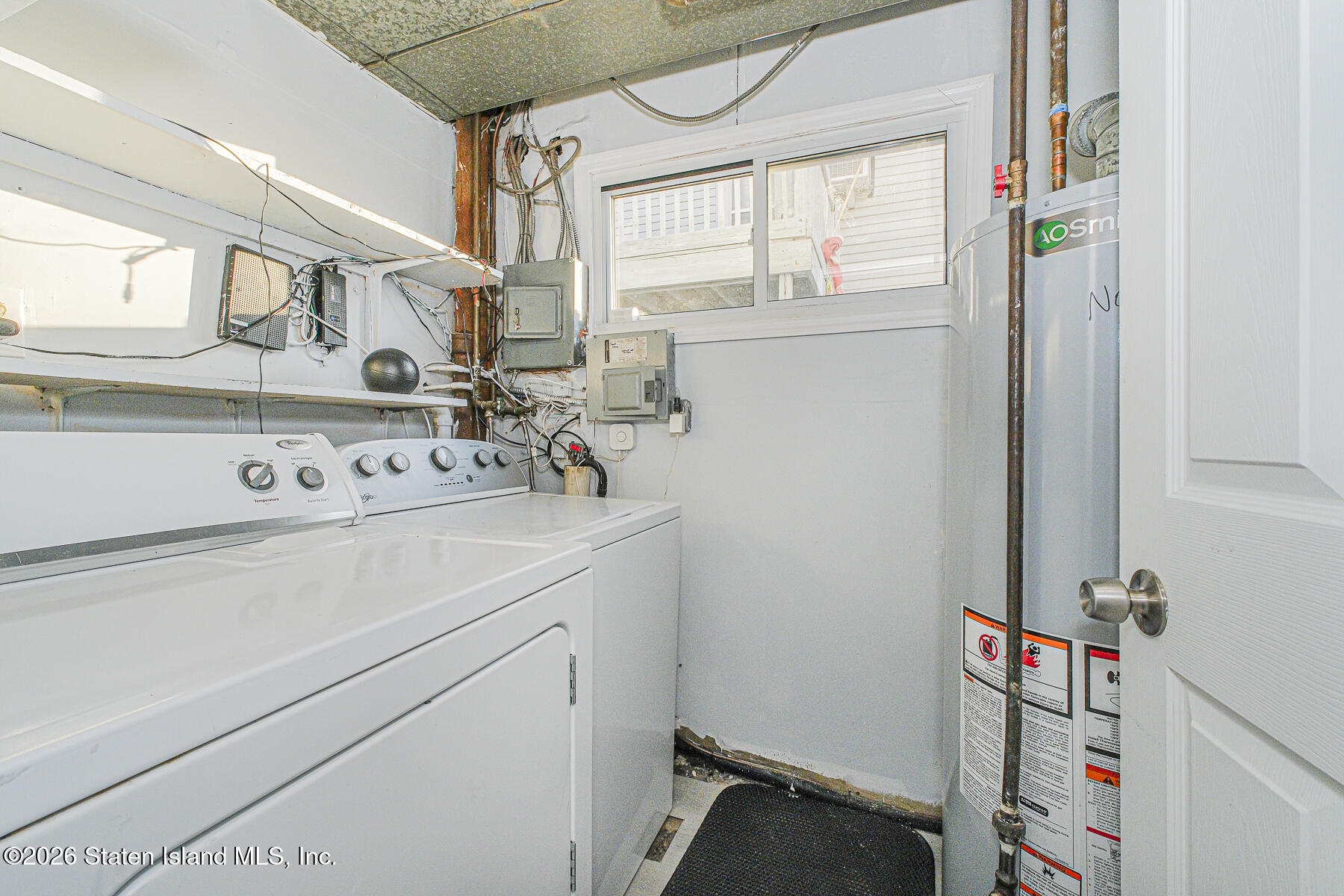 61 Middle Loop Road Staten Island, NY 10308 - Photo 21 of 26 Laundry