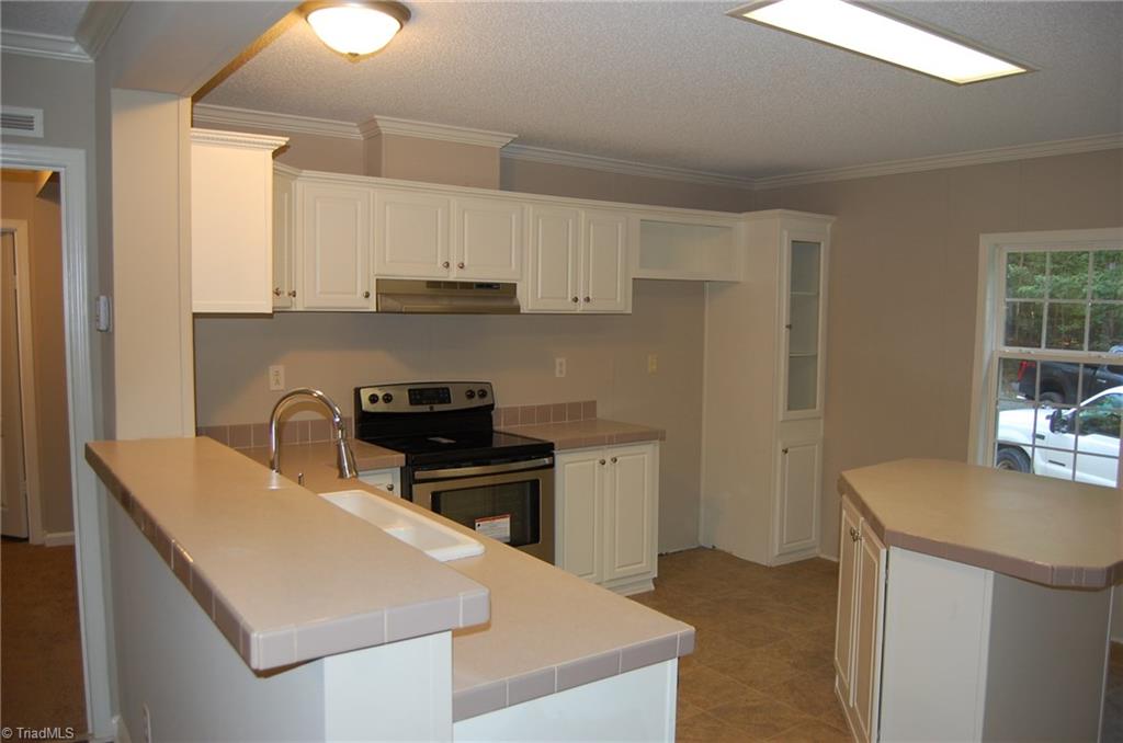 540 Chase Road Thomasville, NC 27360 - Photo 3 of 27 Gallery Image 3