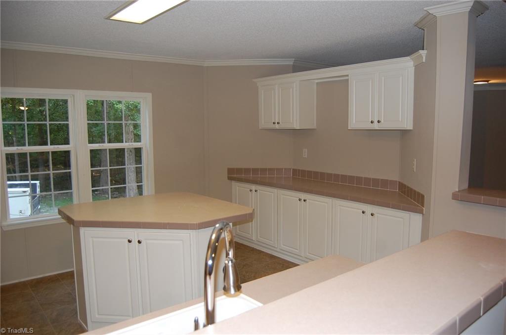 540 Chase Road Thomasville, NC 27360 - Photo 4 of 27 Gallery Image 4