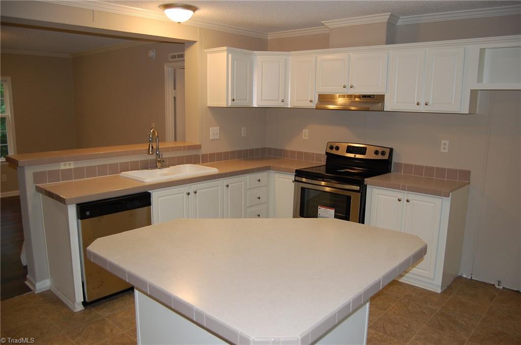 540 Chase Road Thomasville, NC 27360 - Photo 5 of 27 Gallery Image 5