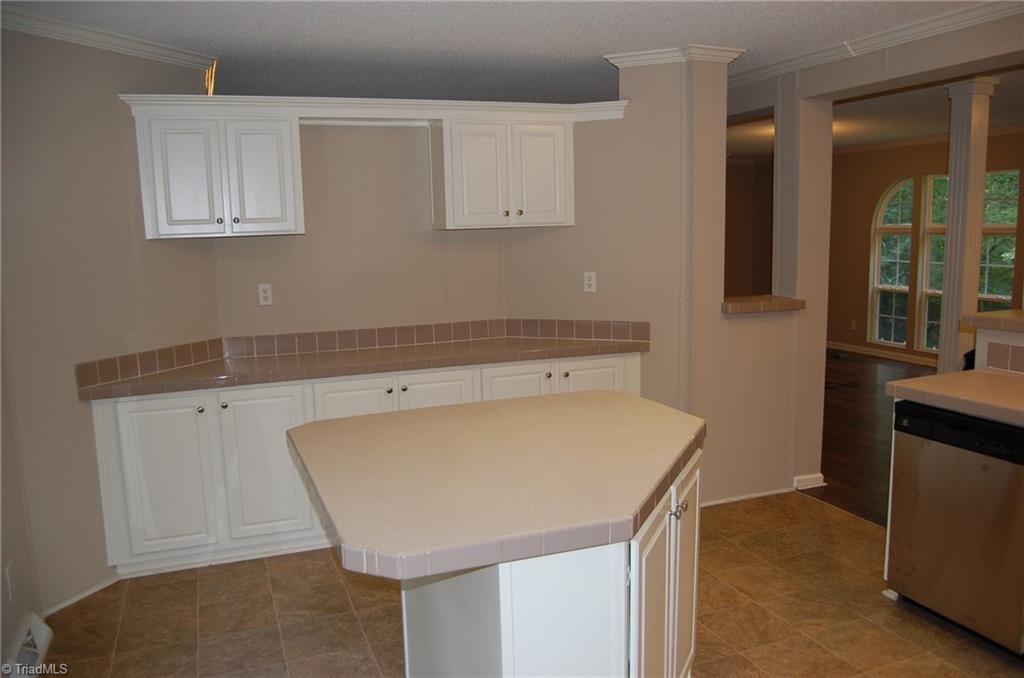 540 Chase Road Thomasville, NC 27360 - Photo 6 of 27 Gallery Image 6