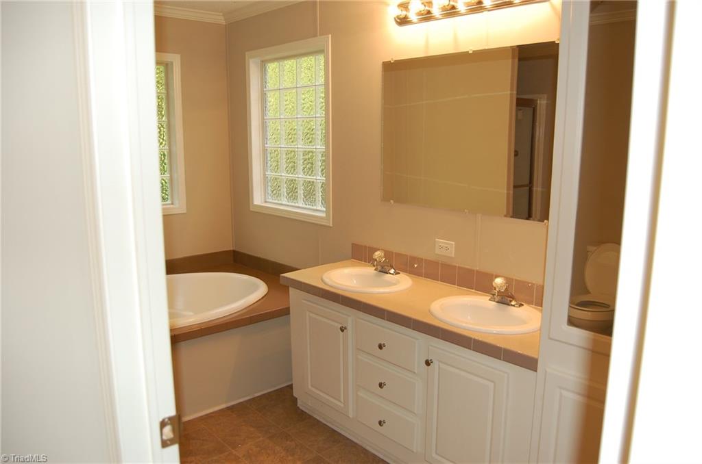 540 Chase Road Thomasville, NC 27360 - Photo 8 of 27 Gallery Image 8