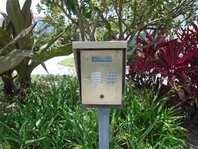 a view of a pathway with a house