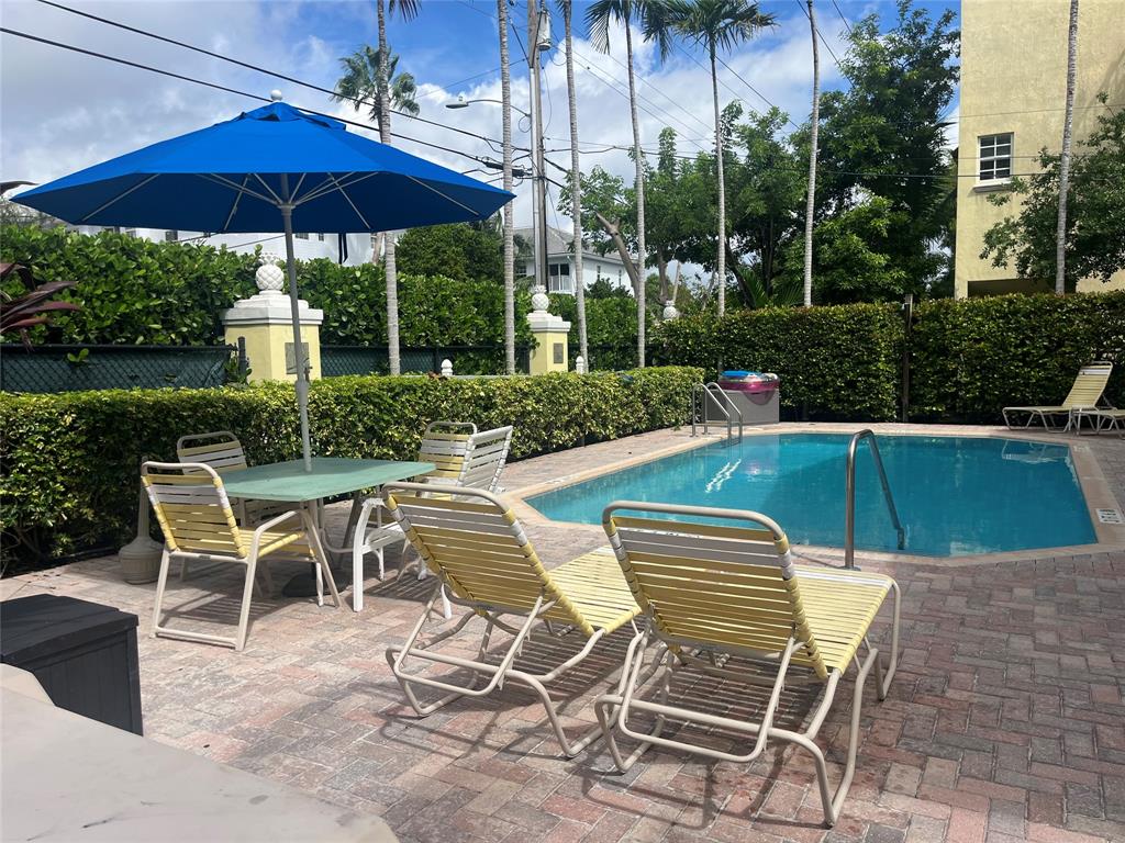 2660 Northeast 8th Avenue, Unit 208 Wilton Manors, FL 33334 - Photo 48 of 49 a view of a chairs and table in the patio