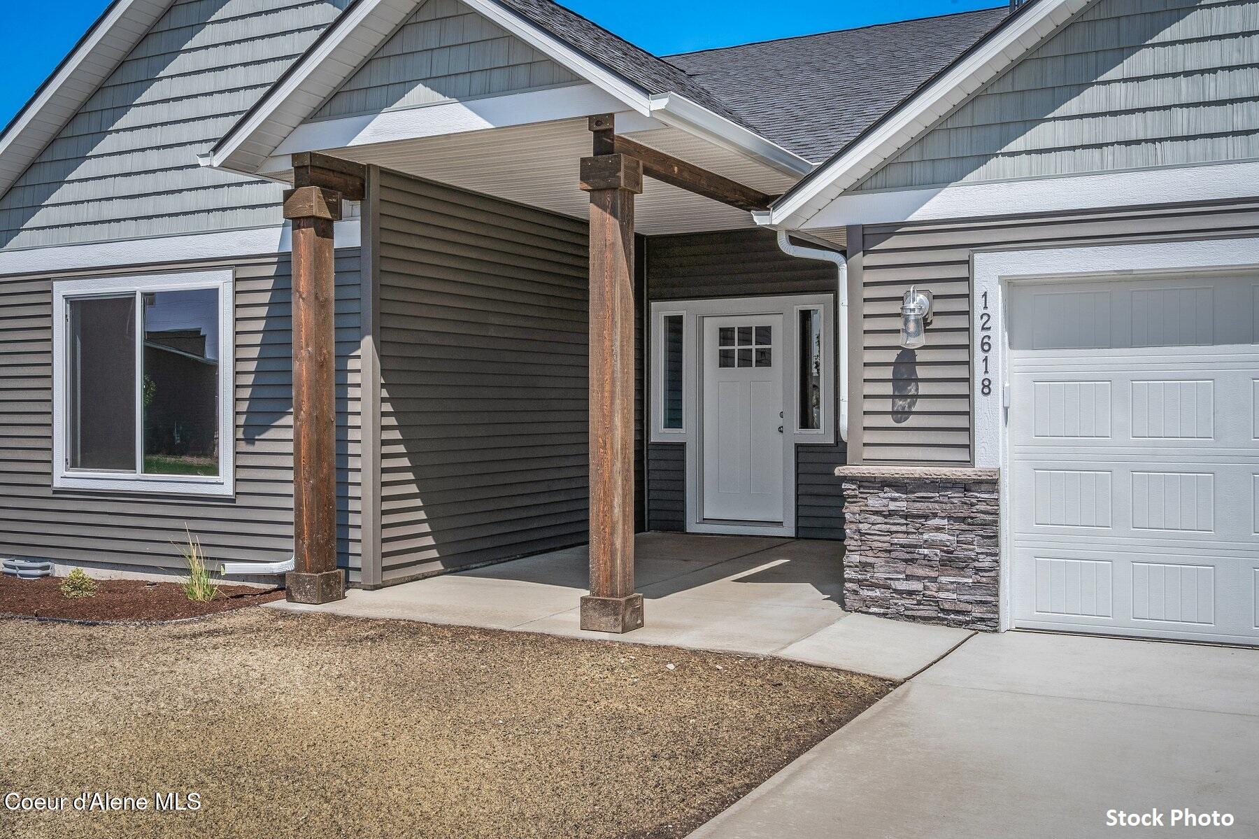 6731 West Plant Lane Rathdrum, ID 83858 - Photo 4 of 22 Powderhorn Bay Stock photo4 - Front entr