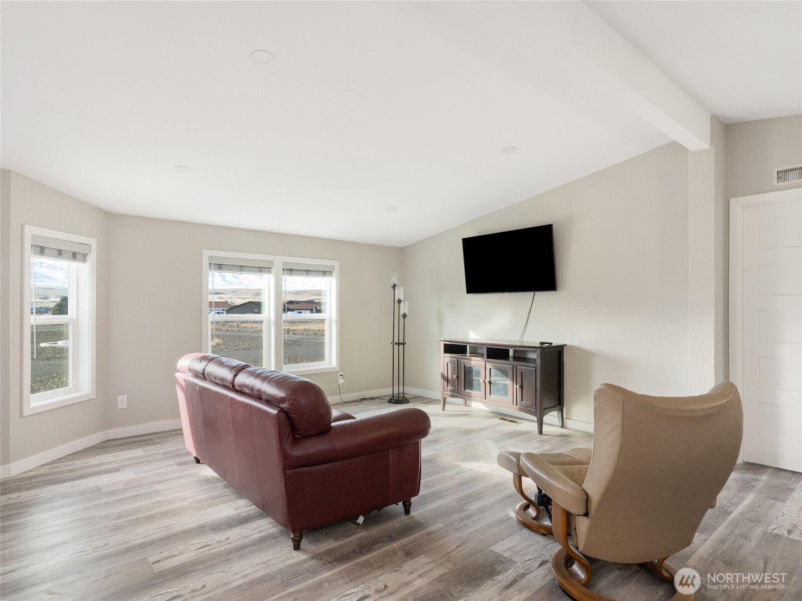 734 Lakeside Way Mattawa, WA 99349 - Photo 12 of 34 a living room with furniture and a flat screen tv