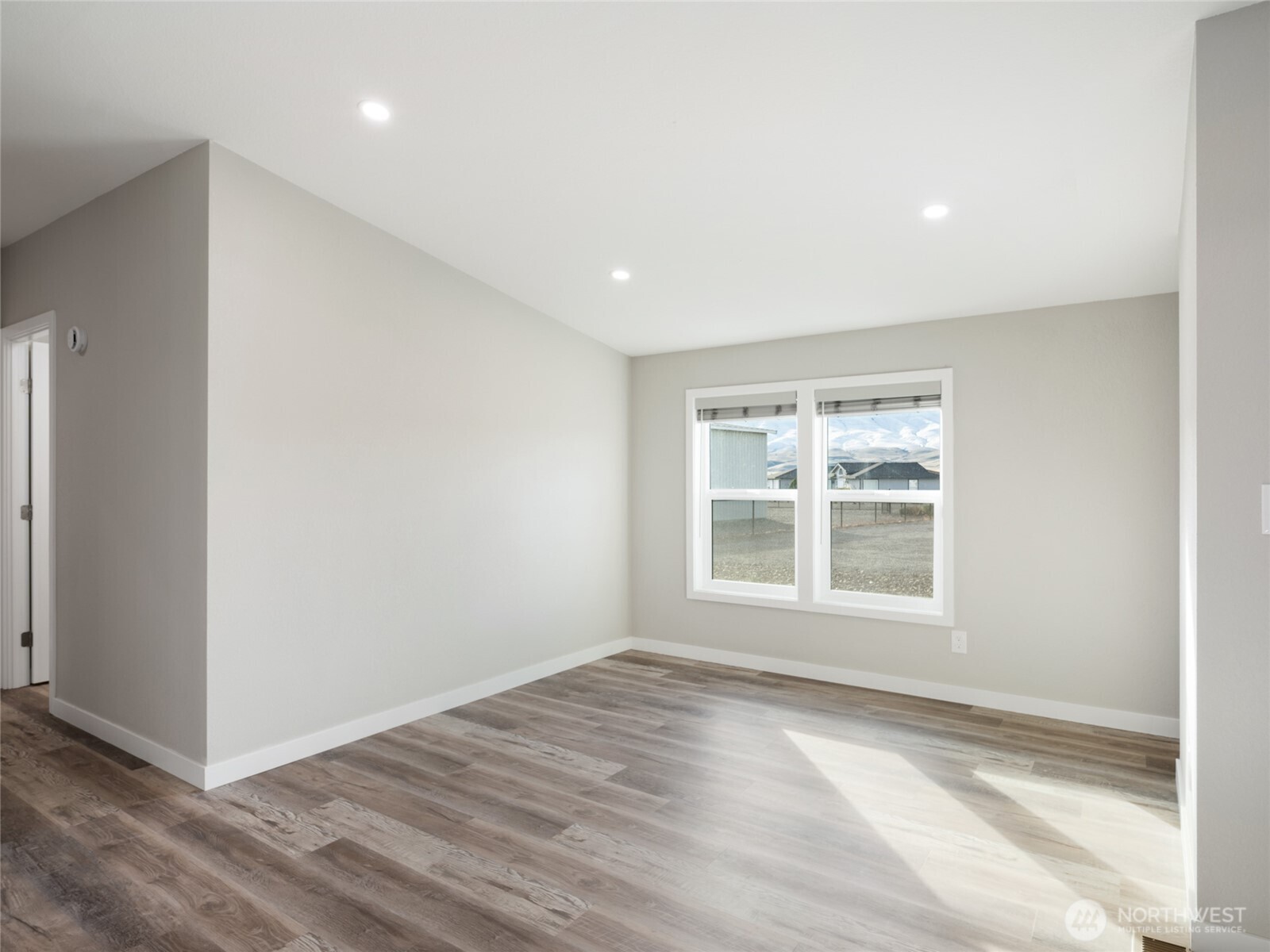 734 Lakeside Way Mattawa, WA 99349 - Photo 15 of 34 an empty room with wooden floor and windows