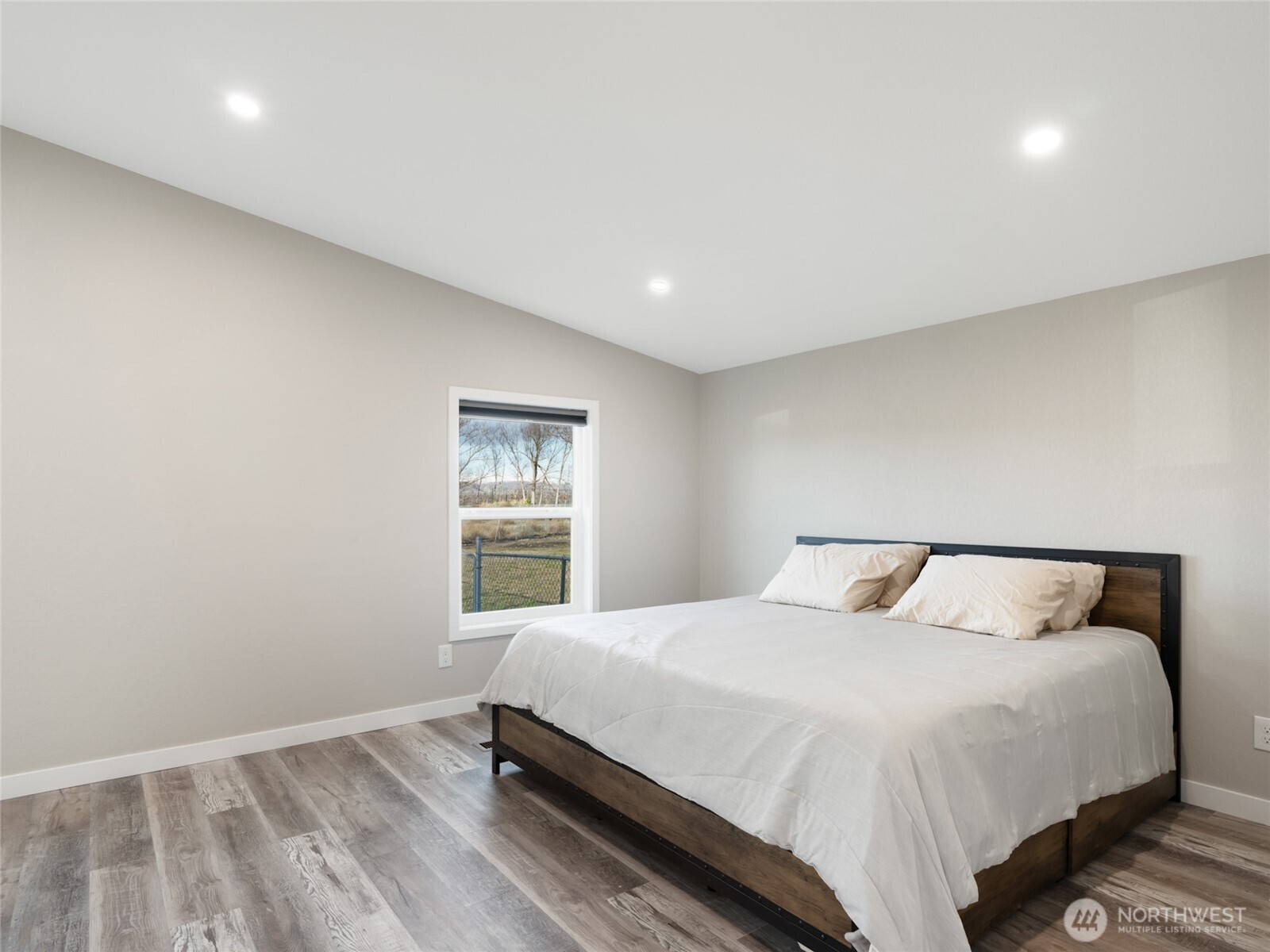 734 Lakeside Way Mattawa, WA 99349 - Photo 16 of 34 a bedroom with a bed and a window