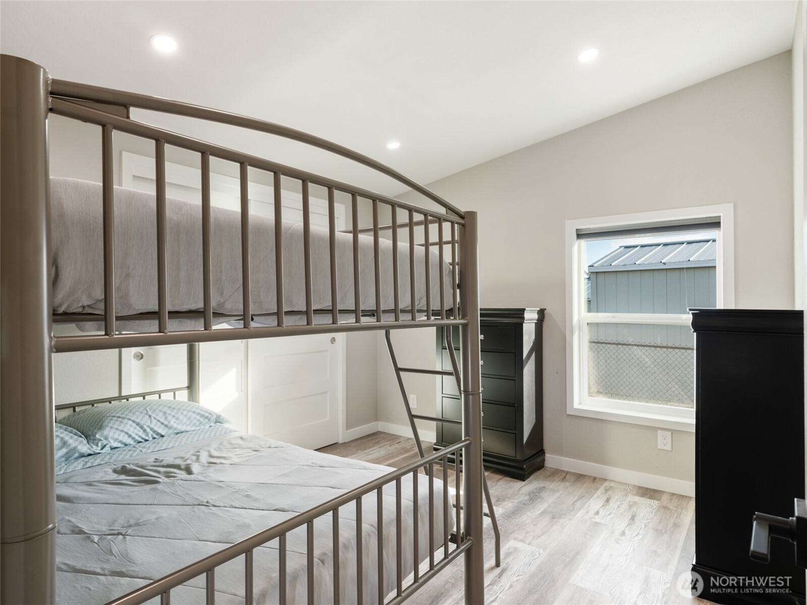 734 Lakeside Way Mattawa, WA 99349 - Photo 22 of 34 a view of a livingroom with furniture