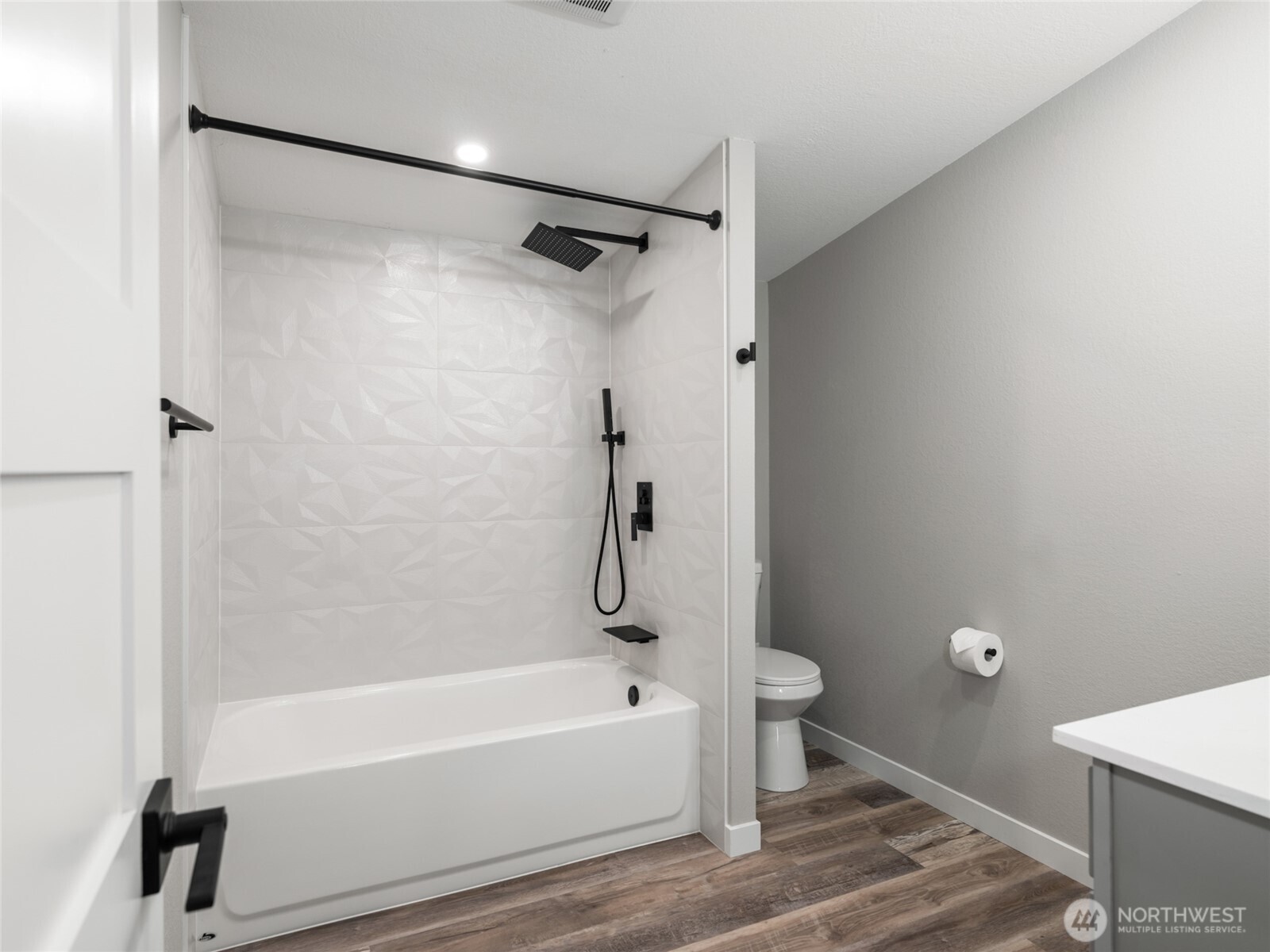 734 Lakeside Way Mattawa, WA 99349 - Photo 25 of 34 a bathroom with a tub and a shower