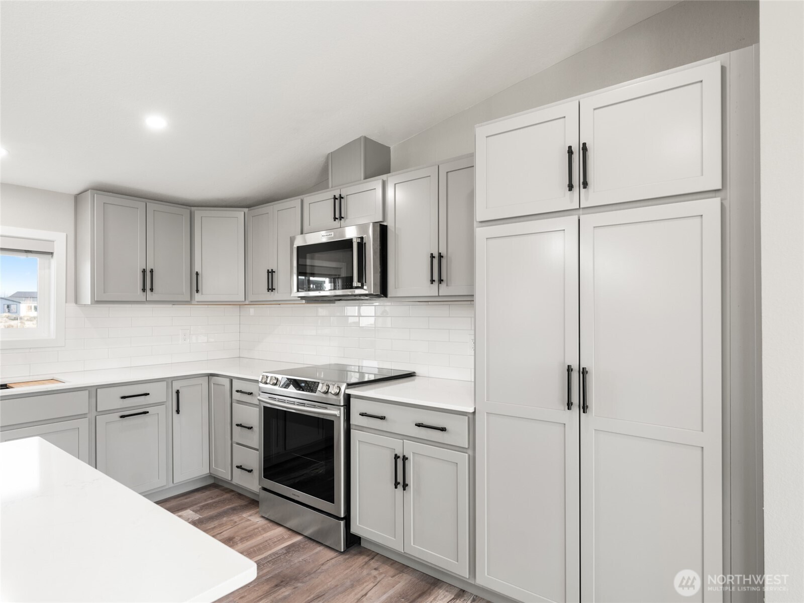 734 Lakeside Way Mattawa, WA 99349 - Photo 6 of 34 a kitchen with white cabinets and white appliances