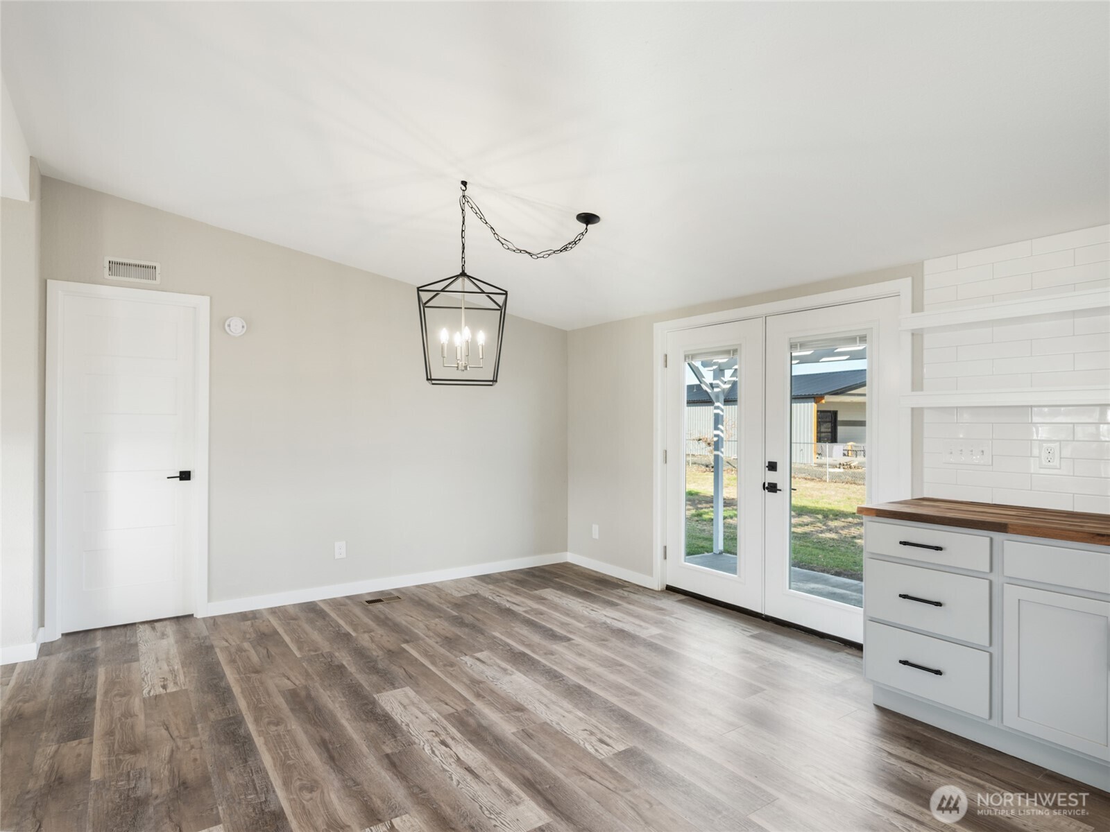 734 Lakeside Way Mattawa, WA 99349 - Photo 9 of 34 a view of empty room with wooden floor and window