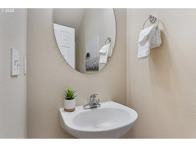 $395,000 | 623 Oak Hollow Drive, Newberg, OR 97132