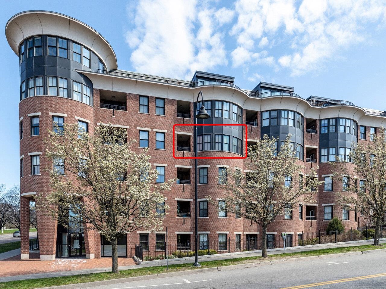 40 College Street, Unit 405C Burlington, VT 05401 - Photo 2 of 36