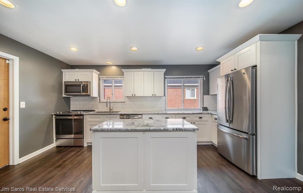 886 Harcourt Road, Unit UPPR Grosse Pointe, MI 48230 - Photo 4 of 11