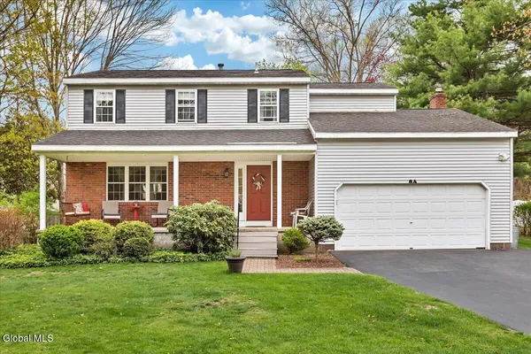 $425,000 | 8 A Jean Place, Guilderland, NY 12303