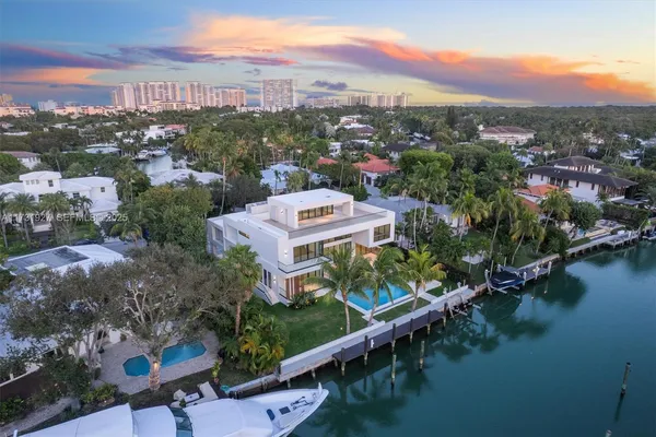 $20,300,000 | 960 Mariner Drive, Key Biscayne, FL 33149