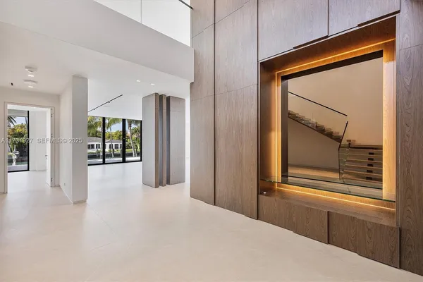 $20,300,000 | 960 Mariner Drive, Key Biscayne, FL 33149