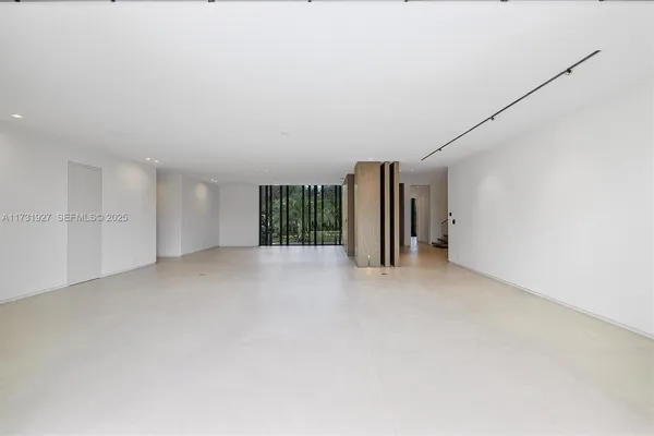 $20,300,000 | 960 Mariner Drive, Key Biscayne, FL 33149