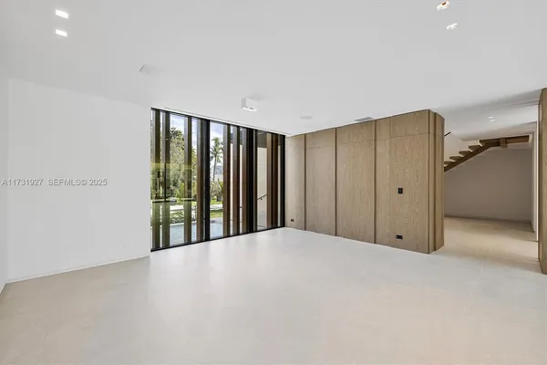 $20,300,000 | 960 Mariner Drive, Key Biscayne, FL 33149