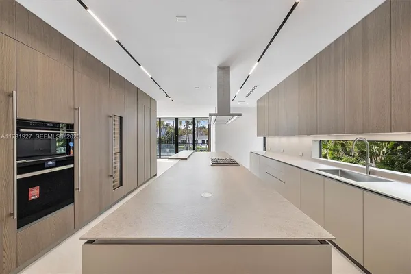 $20,300,000 | 960 Mariner Drive, Key Biscayne, FL 33149