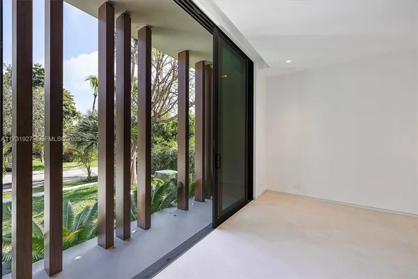 $20,300,000 | 960 Mariner Drive, Key Biscayne, FL 33149