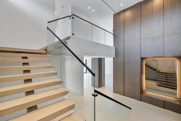 $20,300,000 | 960 Mariner Drive, Key Biscayne, FL 33149