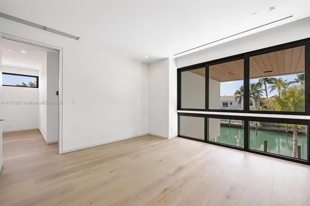 $21,900,000 | 960 Mariner Drive, Key Biscayne, FL 33149