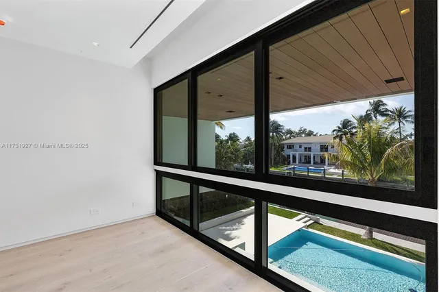 $21,900,000 | 960 Mariner Drive, Key Biscayne, FL 33149