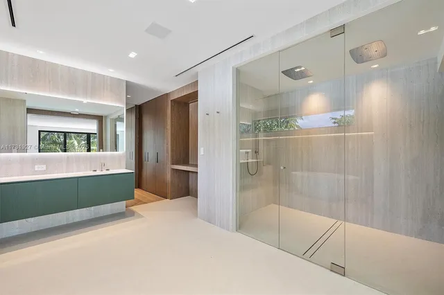 $21,900,000 | 960 Mariner Drive, Key Biscayne, FL 33149