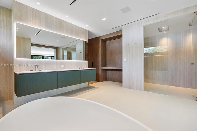 $21,900,000 | 960 Mariner Drive, Key Biscayne, FL 33149