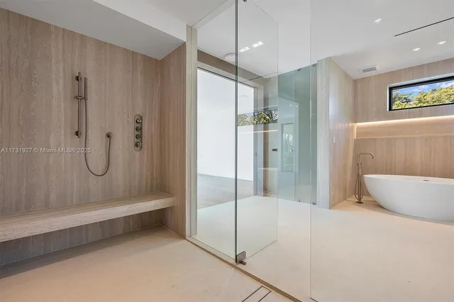 $21,900,000 | 960 Mariner Drive, Key Biscayne, FL 33149