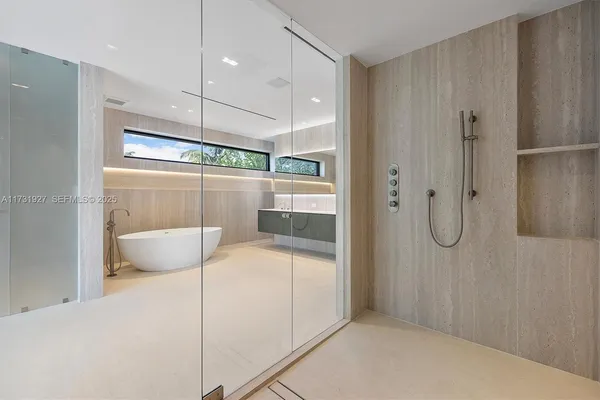 $20,300,000 | 960 Mariner Drive, Key Biscayne, FL 33149