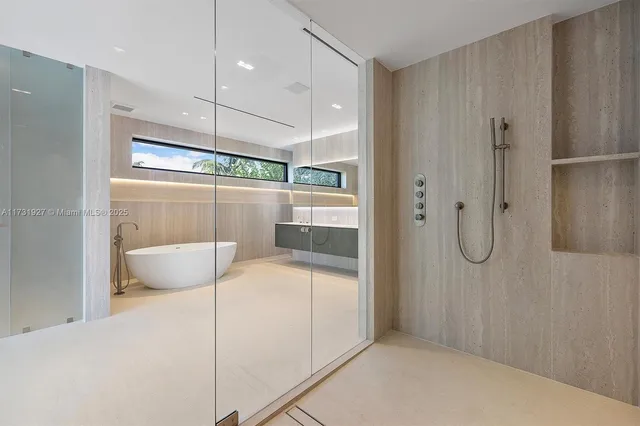 $21,900,000 | 960 Mariner Drive, Key Biscayne, FL 33149