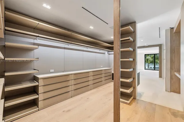 $21,900,000 | 960 Mariner Drive, Key Biscayne, FL 33149