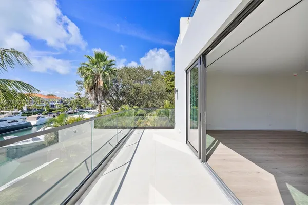 $20,300,000 | 960 Mariner Drive, Key Biscayne, FL 33149