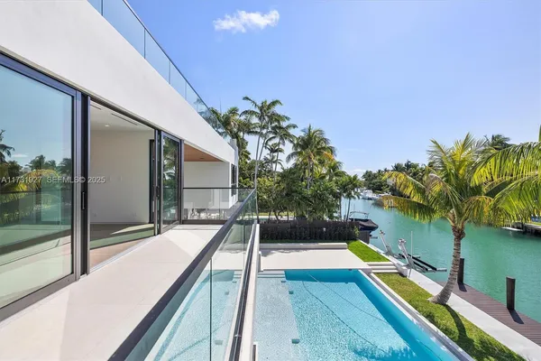 $20,300,000 | 960 Mariner Drive, Key Biscayne, FL 33149