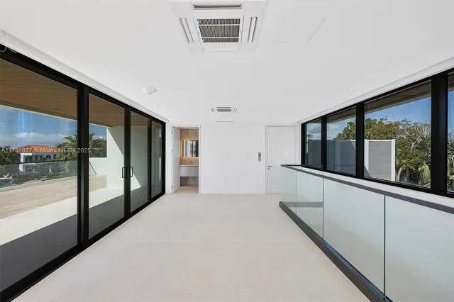 $21,900,000 | 960 Mariner Drive, Key Biscayne, FL 33149