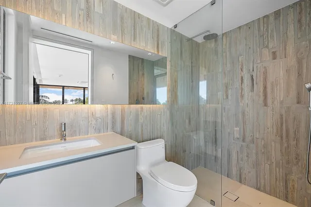 $21,900,000 | 960 Mariner Drive, Key Biscayne, FL 33149