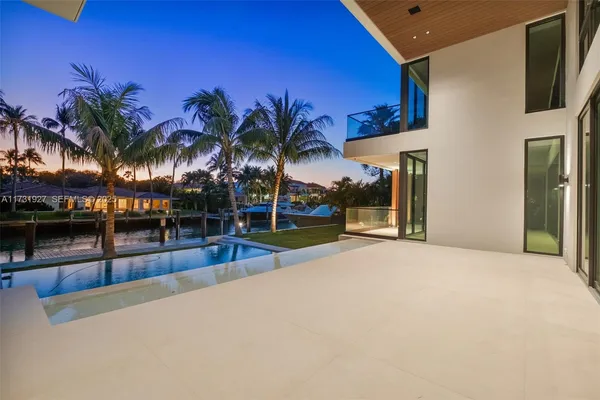$20,300,000 | 960 Mariner Drive, Key Biscayne, FL 33149