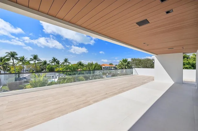 $21,900,000 | 960 Mariner Drive, Key Biscayne, FL 33149