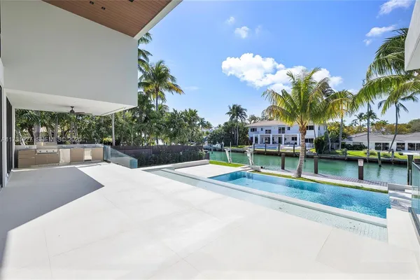 $20,300,000 | 960 Mariner Drive, Key Biscayne, FL 33149