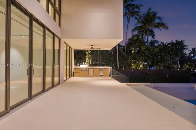 $21,900,000 | 960 Mariner Drive, Key Biscayne, FL 33149