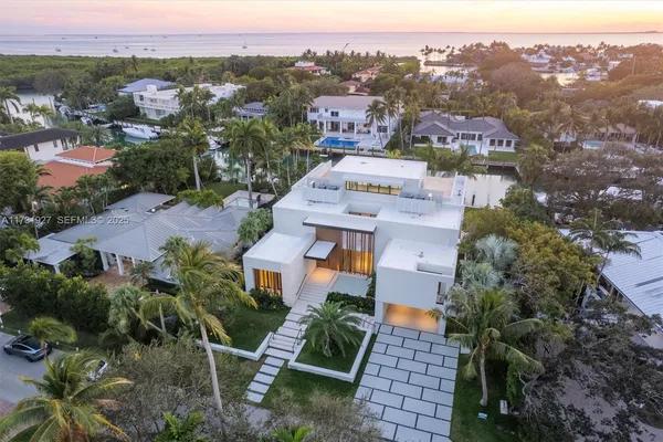 $20,300,000 | 960 Mariner Drive, Key Biscayne, FL 33149