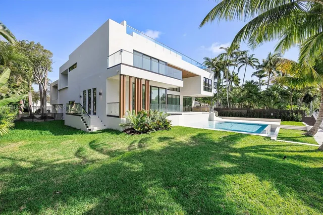 $21,900,000 | 960 Mariner Drive, Key Biscayne, FL 33149