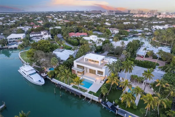 $20,300,000 | 960 Mariner Drive, Key Biscayne, FL 33149