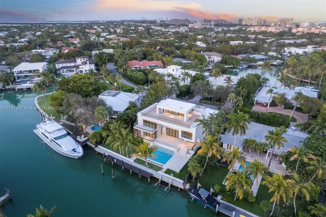 $21,900,000 | 960 Mariner Drive, Key Biscayne, FL 33149